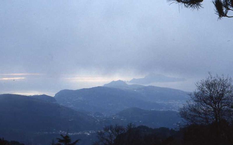 1- Penisola sorrentina e Capri dal Faito,11 febbraio 1990.jpg